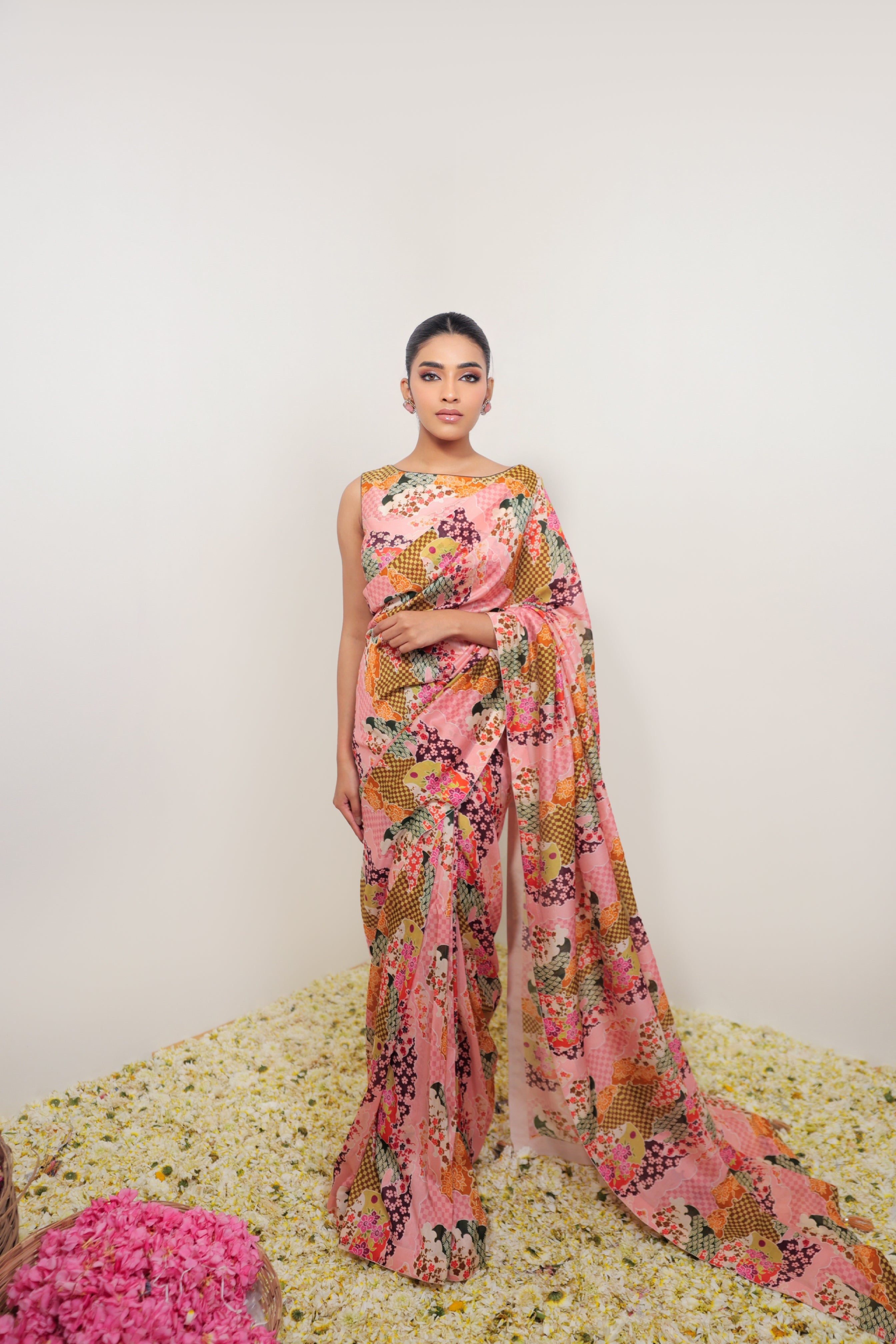 Hand-Drawn Pink Scalloped Floral Printed Classic Saree