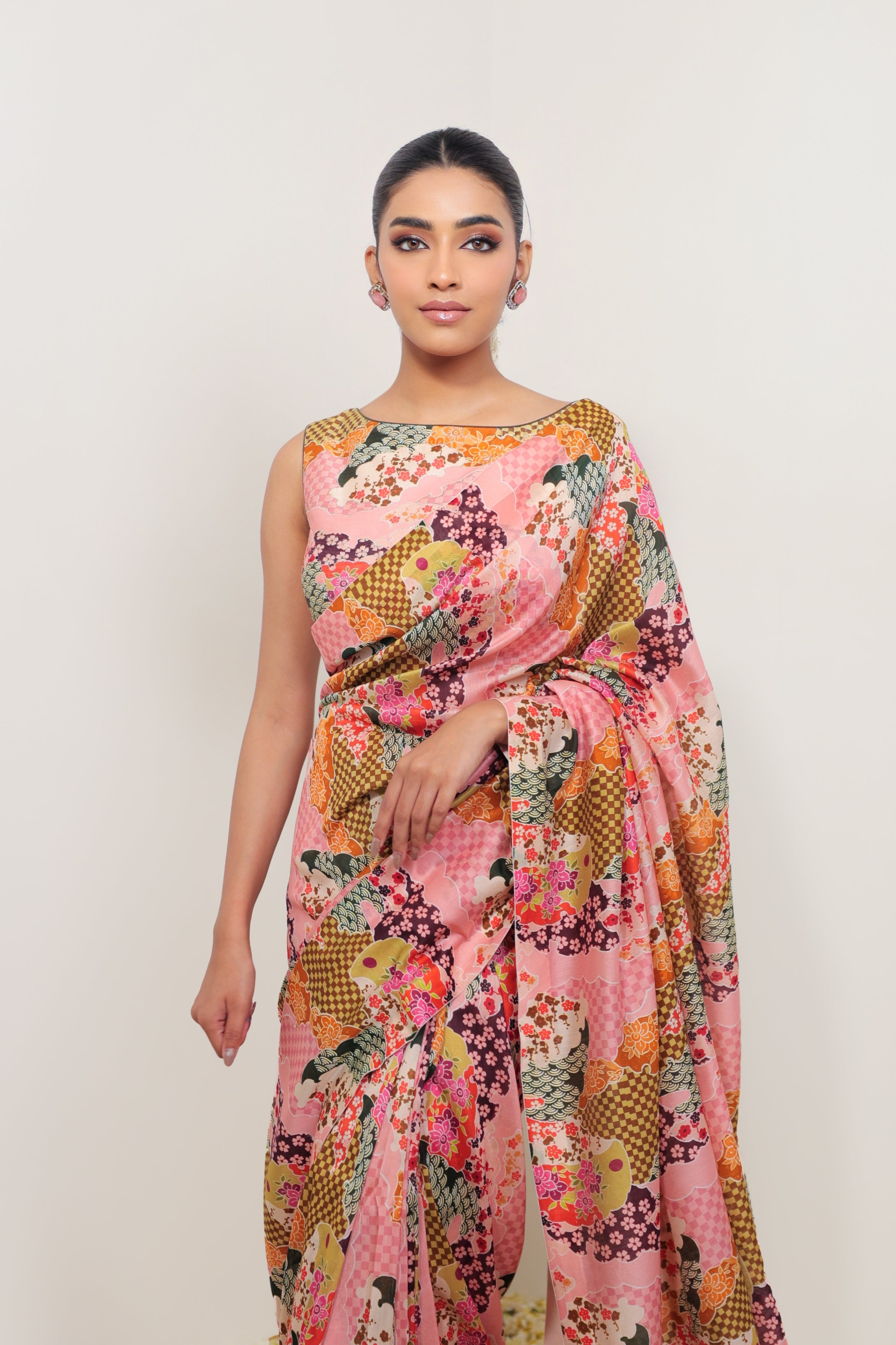 Hand-Drawn Pink Scalloped Floral Printed Classic Saree