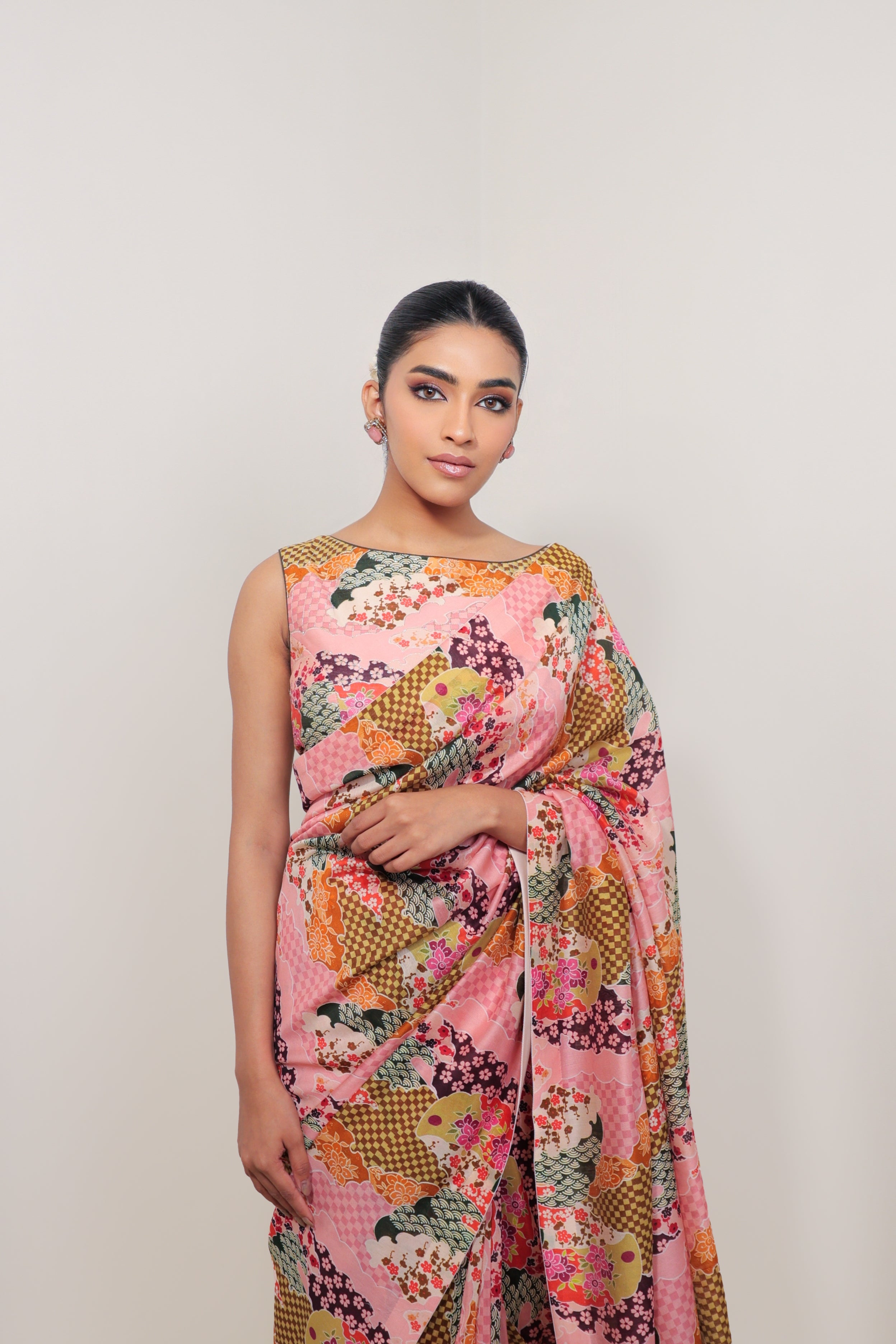 Hand-Drawn Pink Scalloped Floral Printed Classic Saree