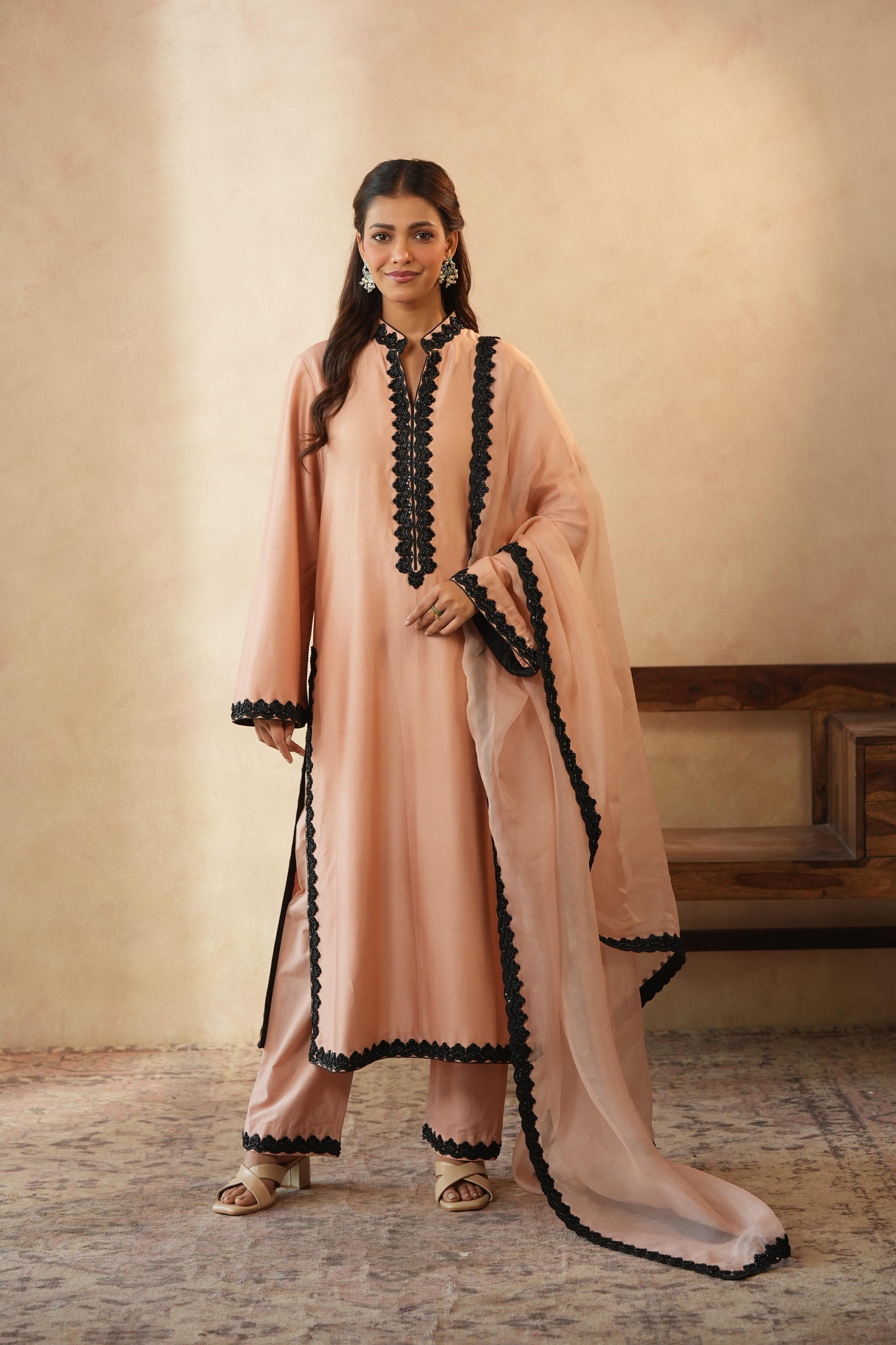 Ainam Wishper Pink Suit Set