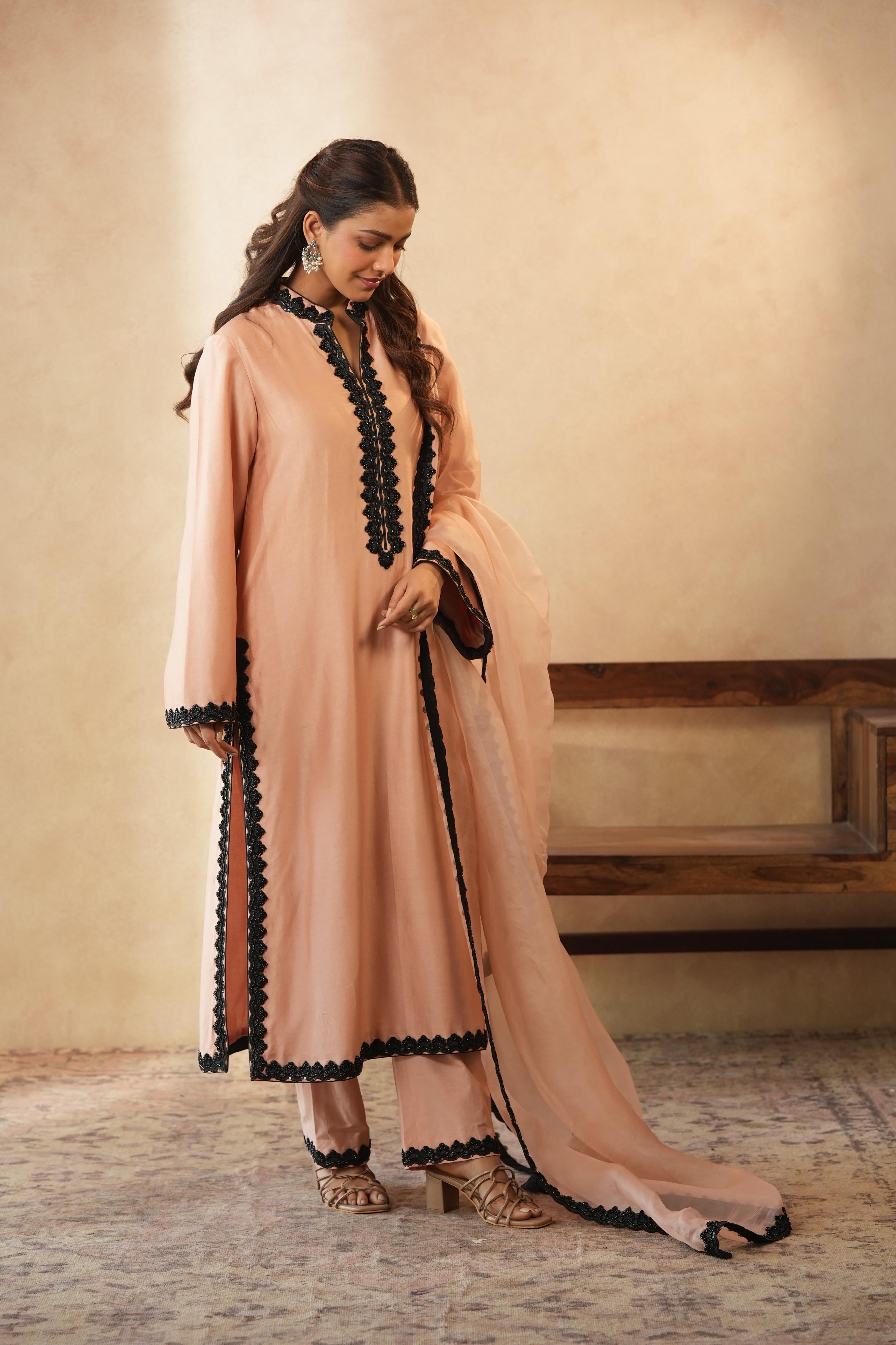 Ainam Wishper Pink Suit Set