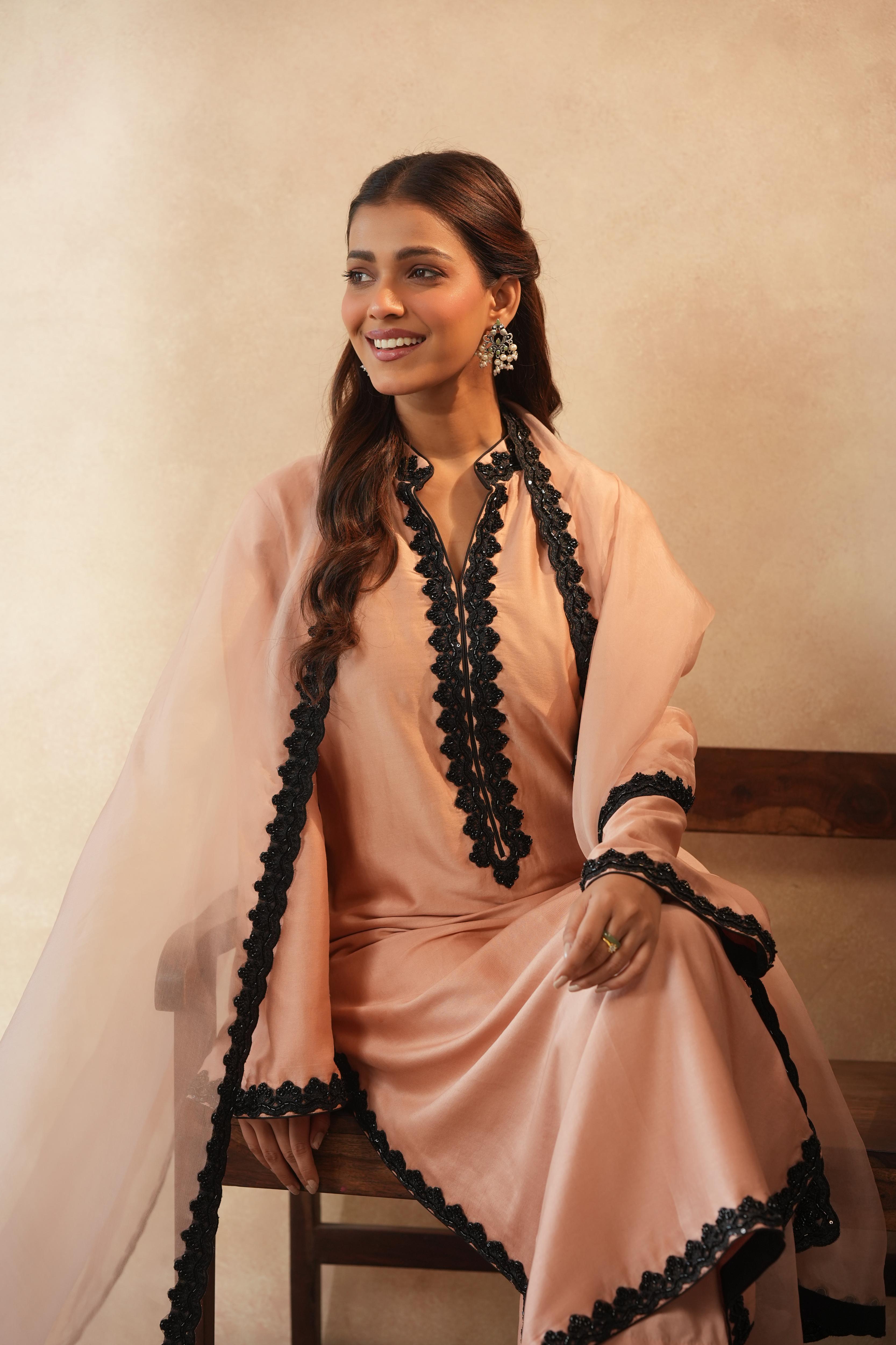 Ainam Wishper Pink Suit Set