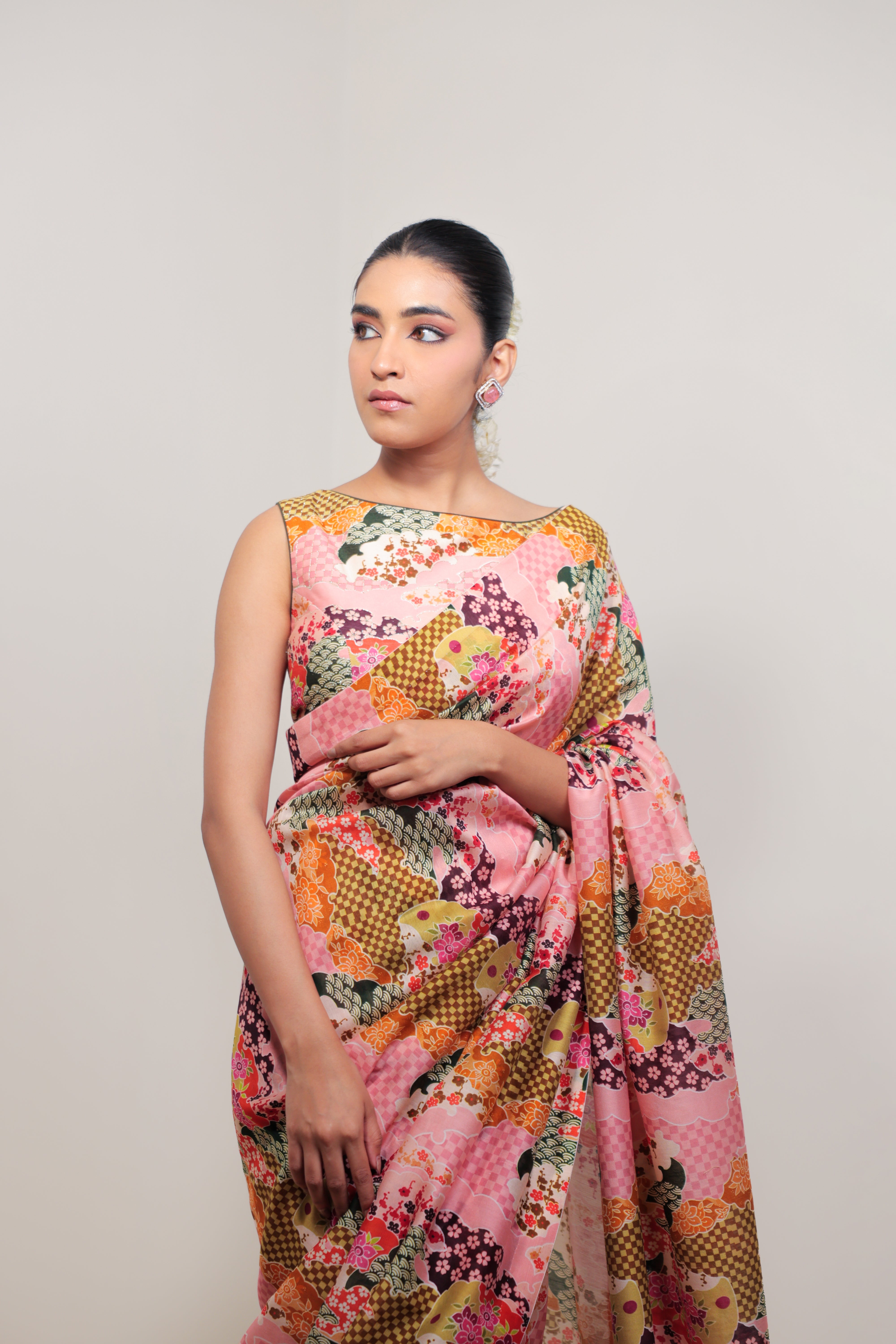 Hand-Drawn Pink Scalloped Floral Printed Classic Saree