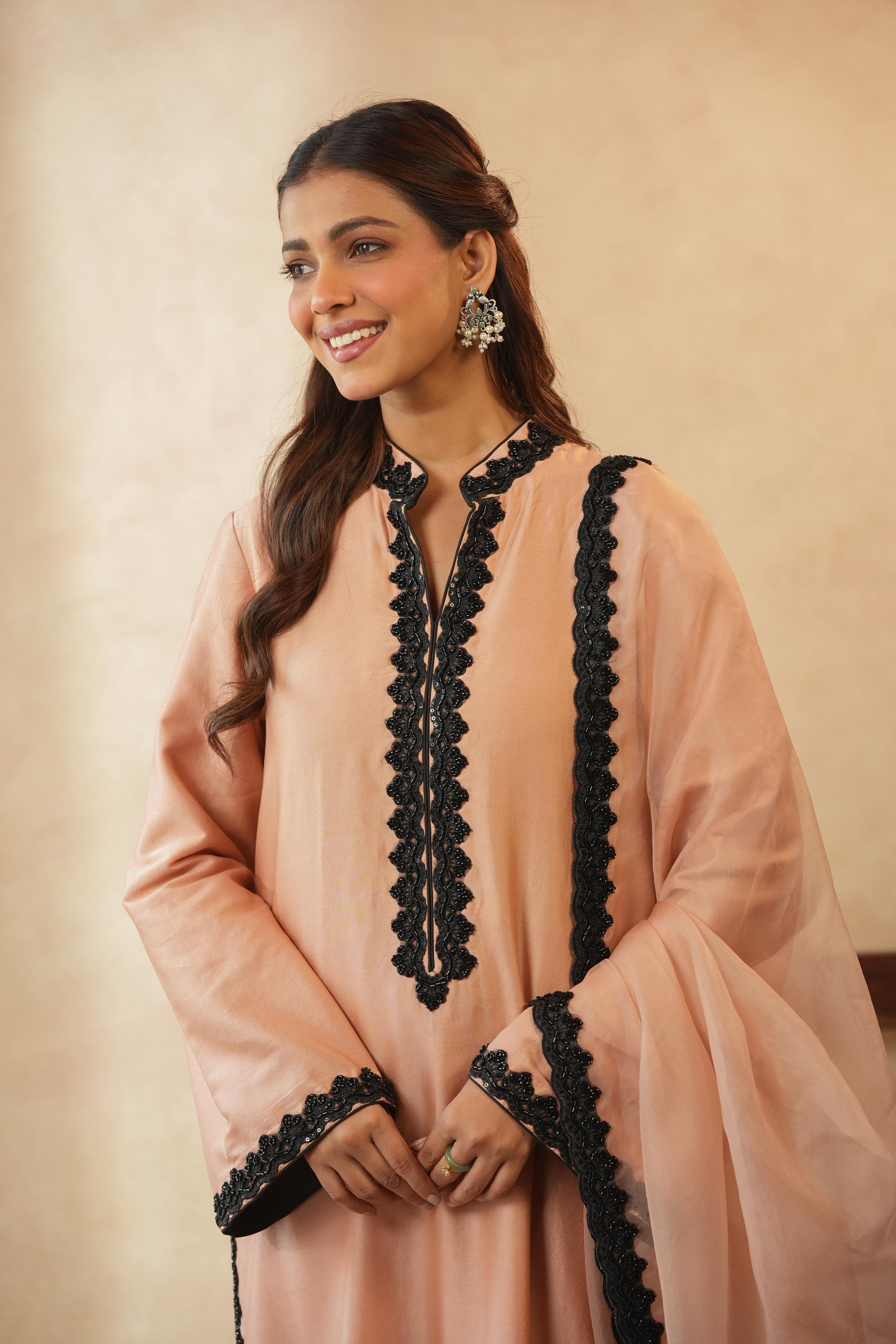Ainam Wishper Pink Suit Set