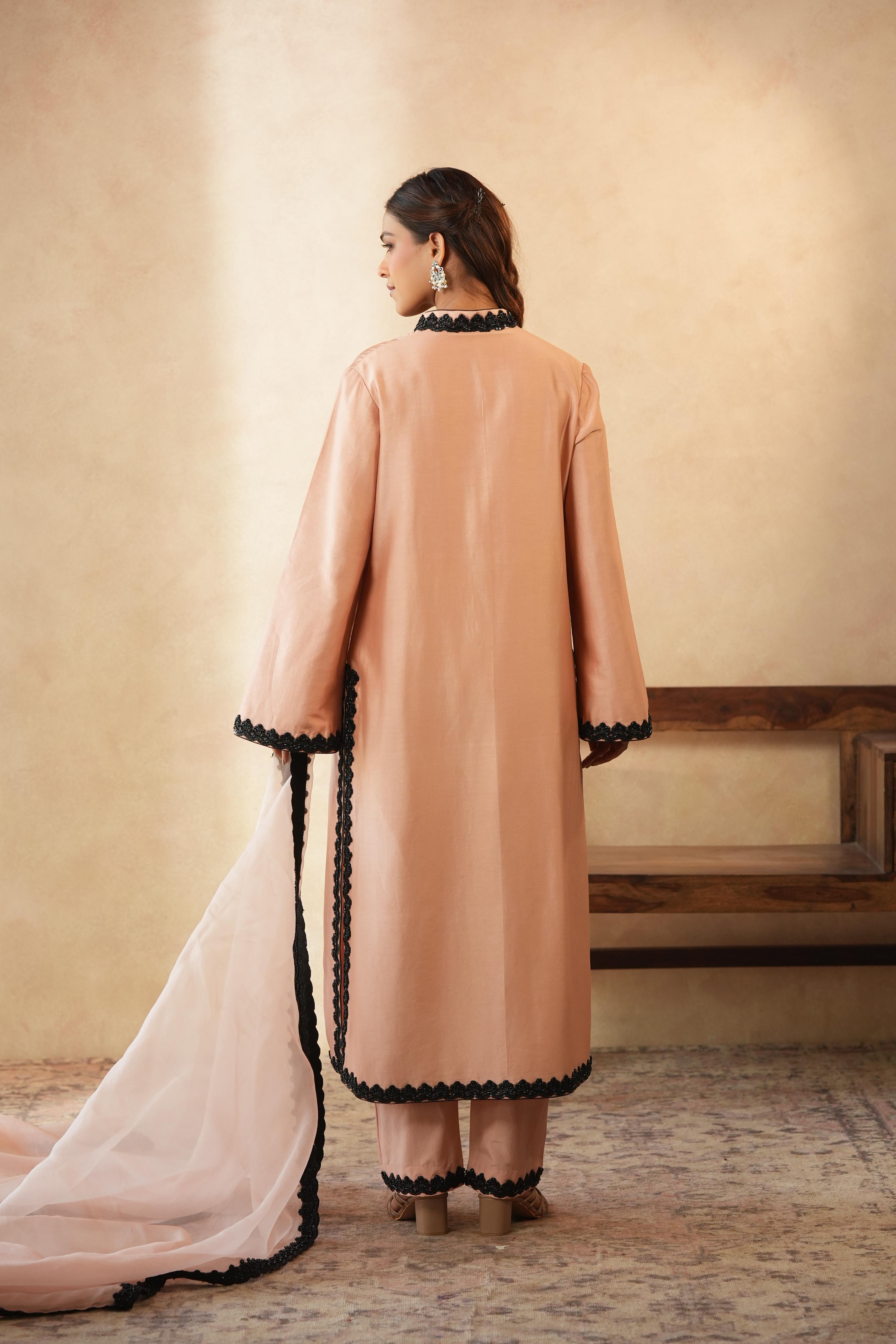 Ainam Wishper Pink Suit Set