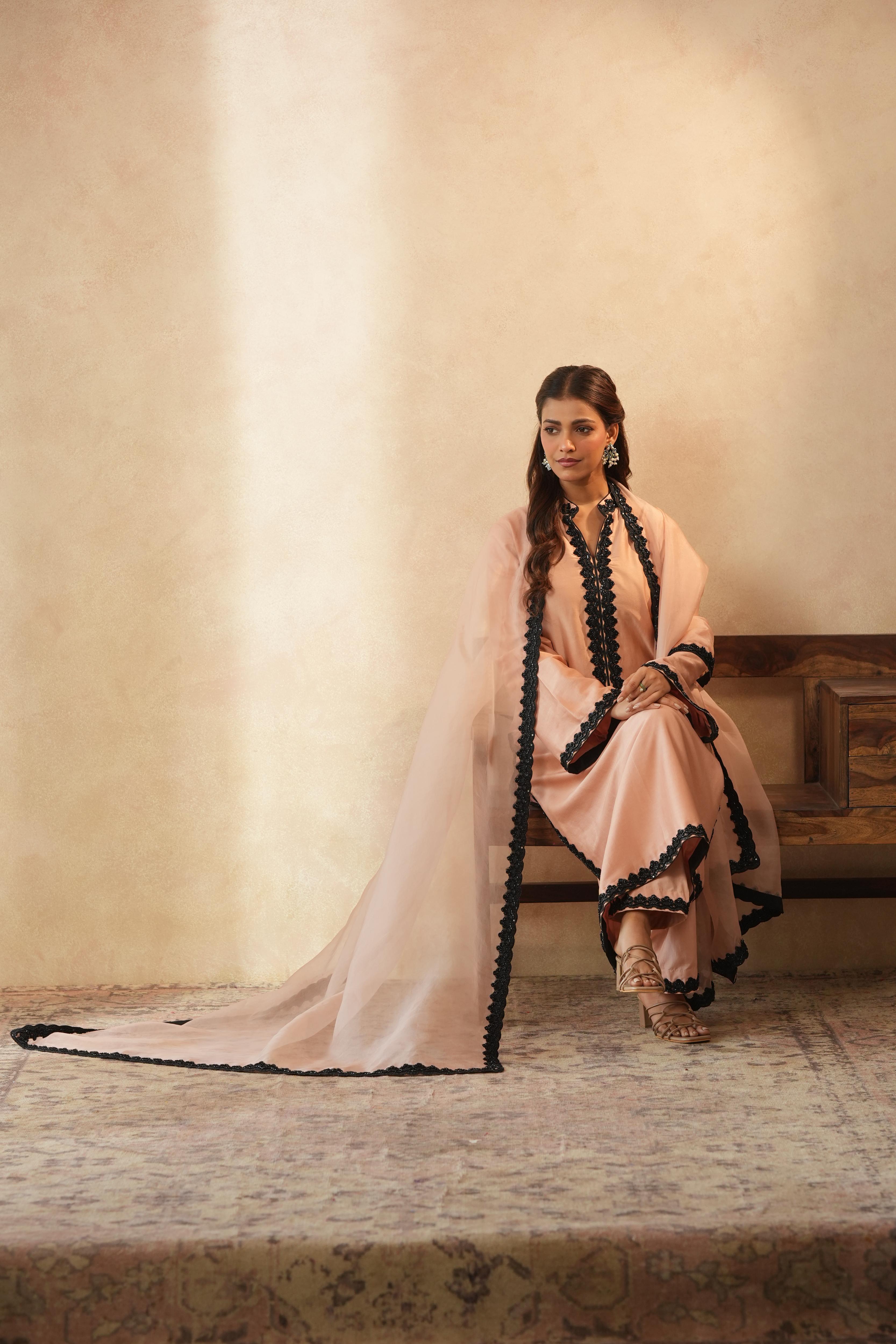 Ainam Wishper Pink Suit Set