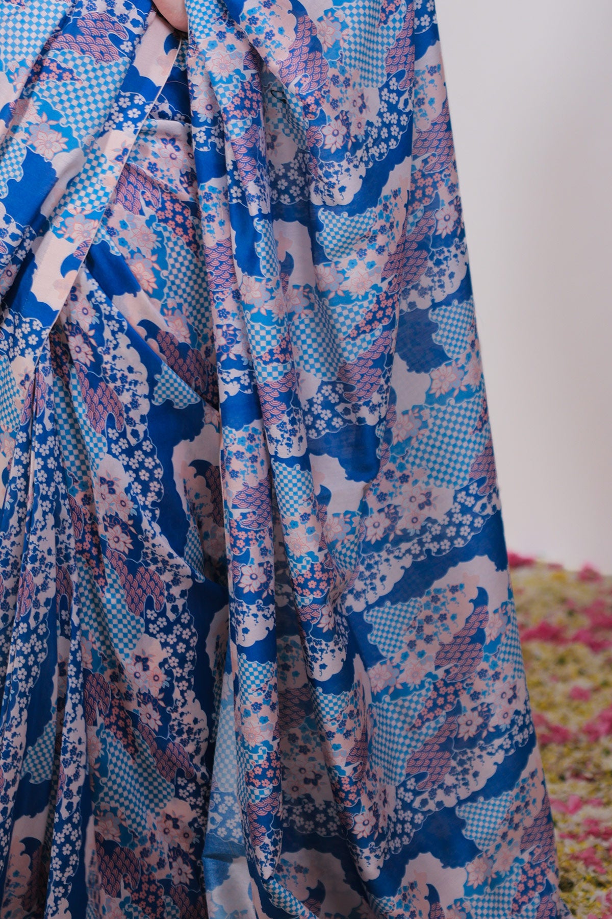 Hand-Drawn Blue Scallop Floral Printed Classic Saree